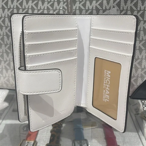 Michael Kors Jet Set Travel Md Printed Signature Logo Bi-Fold Wallet
Dragonfruit - Picture 7 of 16